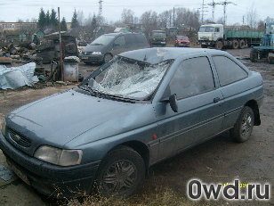 Битый автомобиль Ford Escort